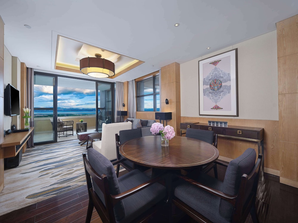 Deluxe Suite Lake view Room