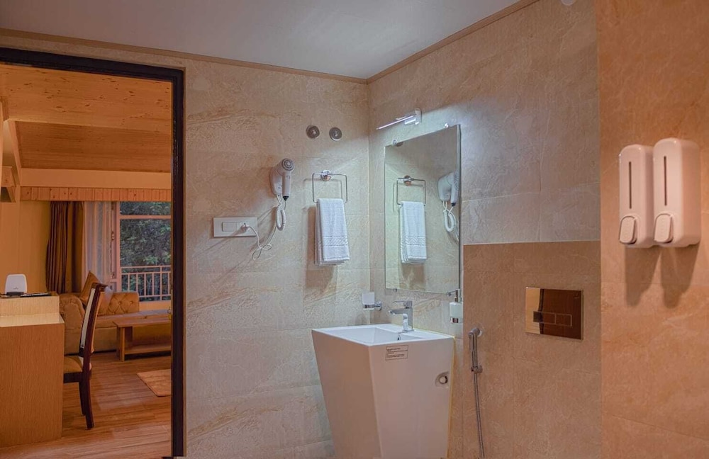 Executive Suite - Photo 2