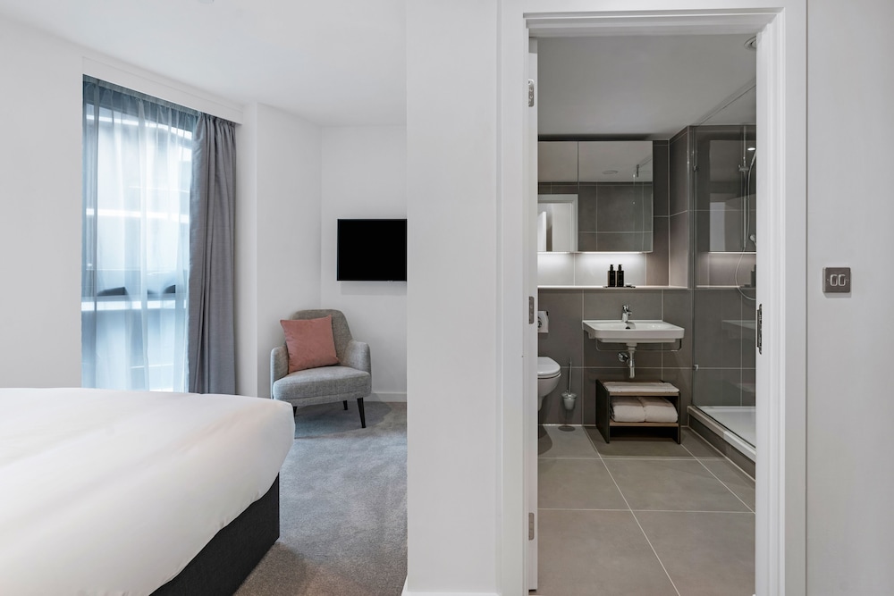Two Bedroom Premium Apartment - Photo 9