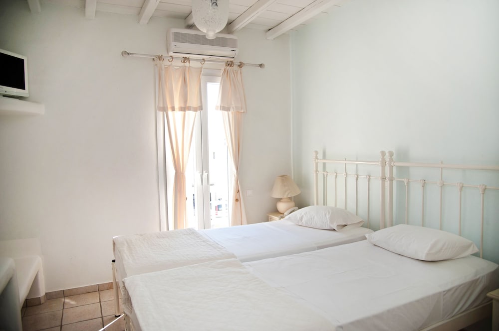 Twin Room - Photo 1
