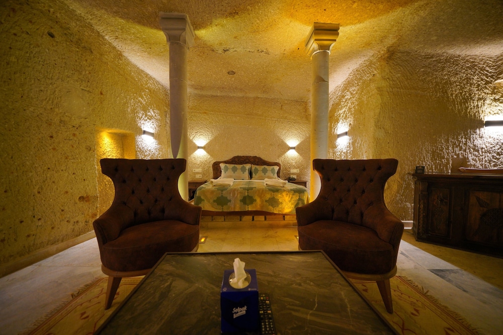 Sultan Cave Suite photo 3