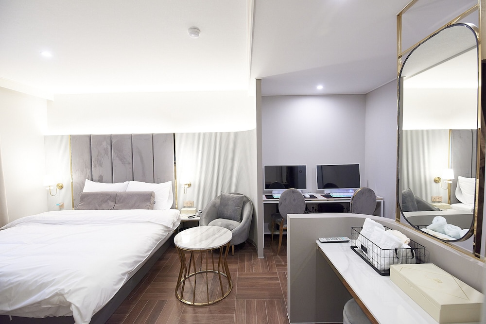 Premium Double Room - Photo 2