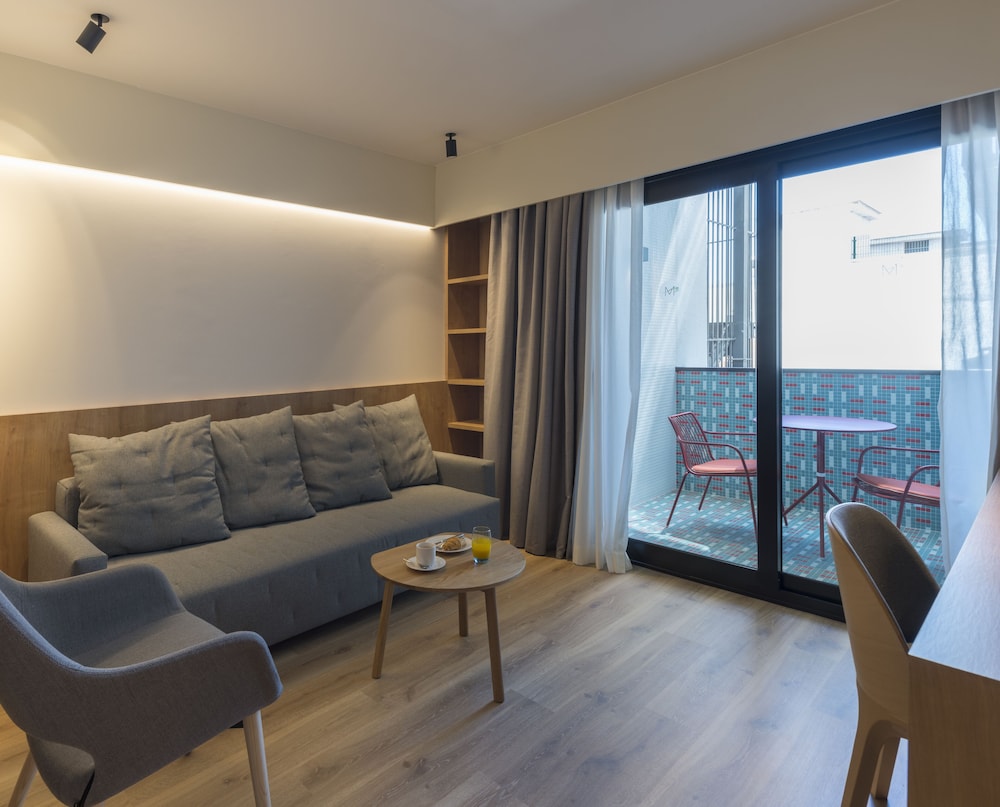 Junior Suite, 1 King Bed with Sofa bed, Courtyard View (3 Adults - 314914722) thumbnail 6
