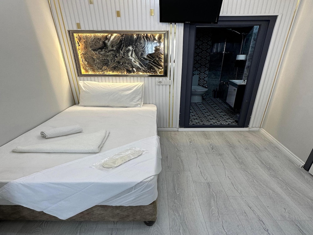 Economy Twin Room photo 3