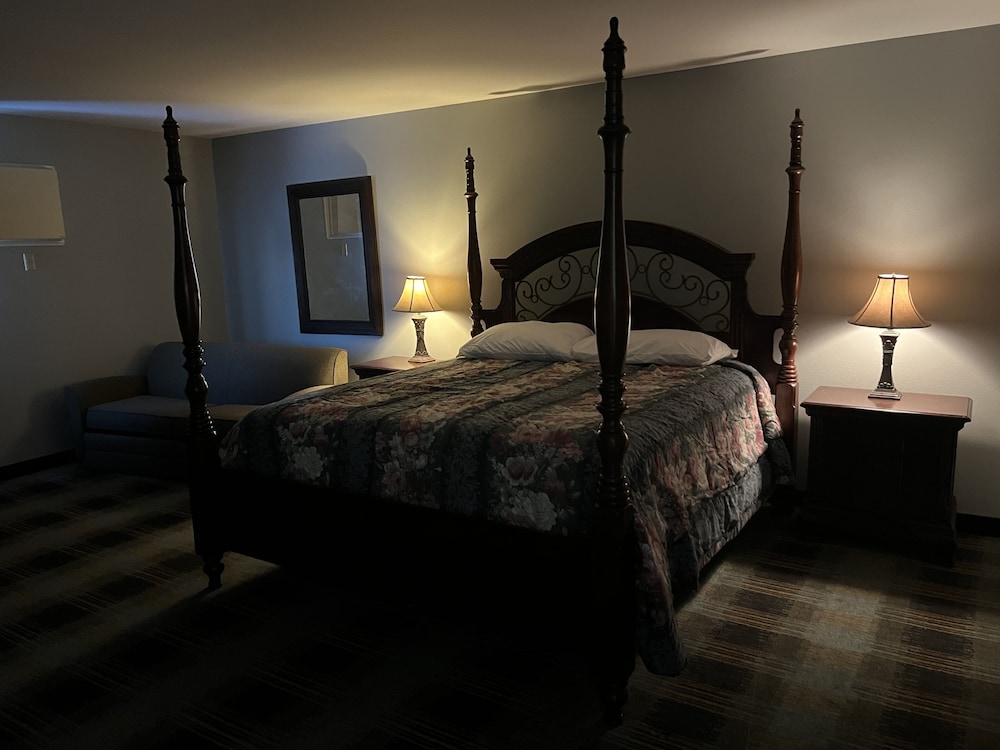 King Jacuzzi Suite photo 1