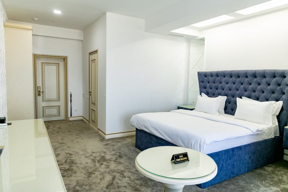 Deluxe Triple Room, Balcony photo 1