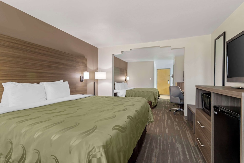 Room, Multiple Beds, Non Smoking - Photo 5