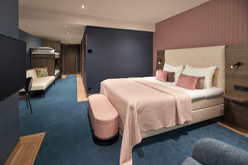 Family Quadruple Room - Photo 3