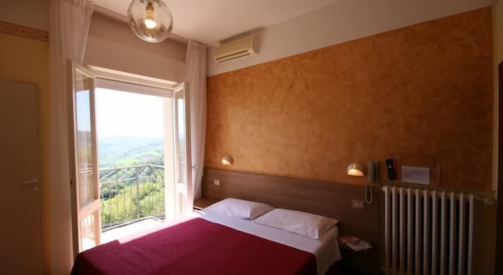 Quadruple Room, Hill View photo 2