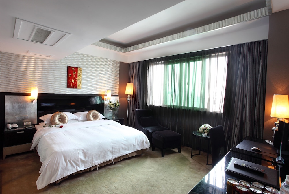 Deluxe Business Room photo 2
