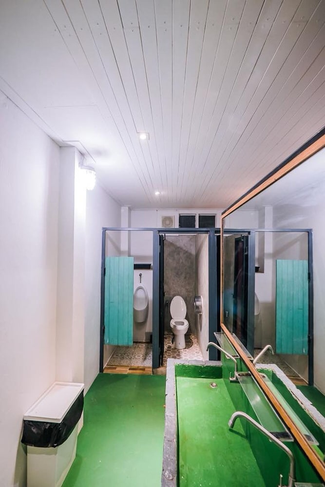 Standard Triple Room with Shared Bathroom photo 3