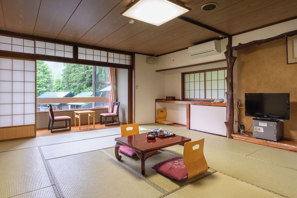 [Non-smoking] Japanese-style room with 15 tatami mats (Toilet/No bathroom)