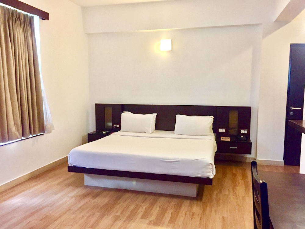 Deluxe Room - Photo 6