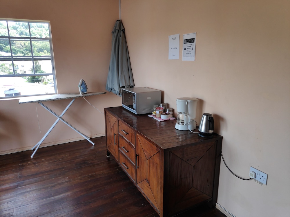 Deluxe Single Room, 1 King Bed photo 3