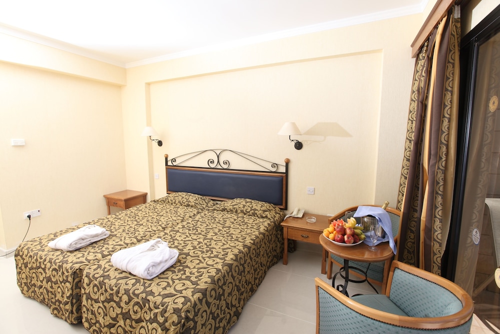 Standard Double Room, Balcony, Pool View