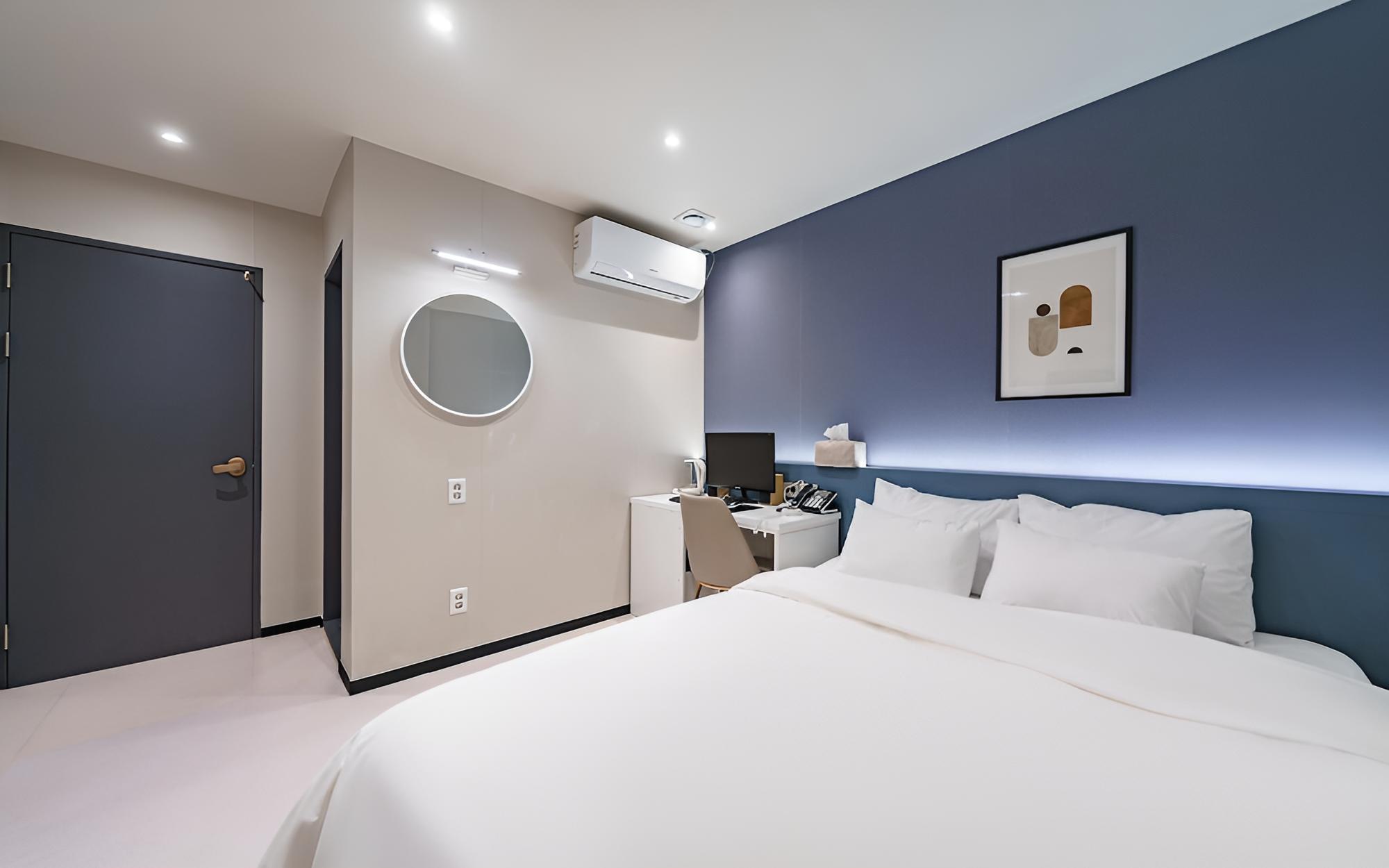 Room (Premium (Non-smoking)(OTT)) - Photo 21