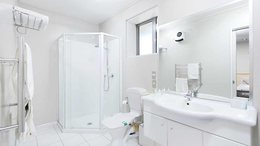 Two Bedroom Deluxe Suite - Photo 7