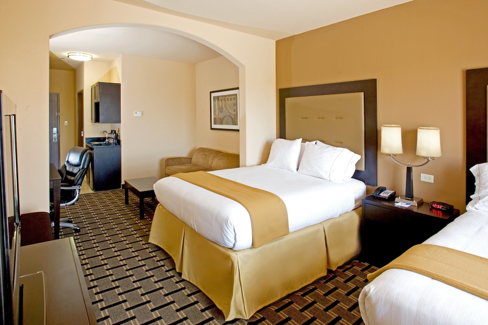 Suite, Multiple Beds (Living/Dining Area) - Photo 1