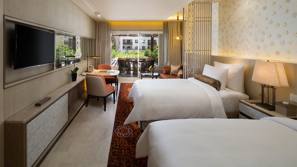 Signature Room, 2 Twin Beds, Jetted Tub, Resort View