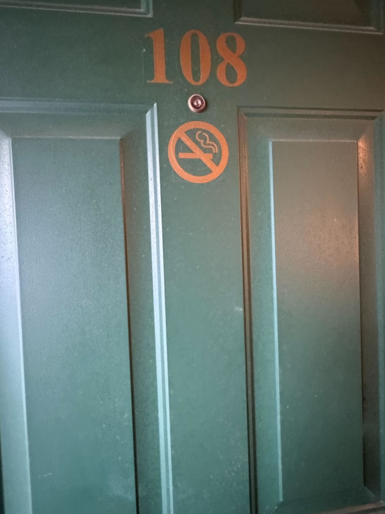 Basic Room, 1 King Bed, Non Smoking - Photo 2