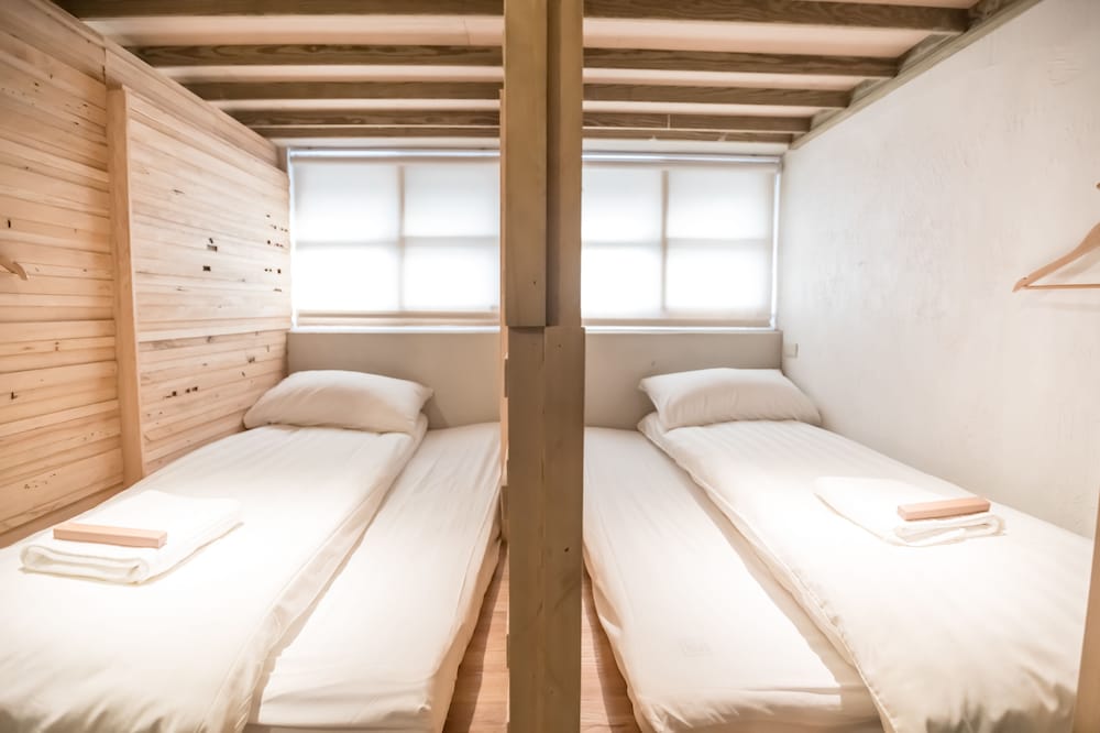 Mixed Backpacker Bed Room photo 3