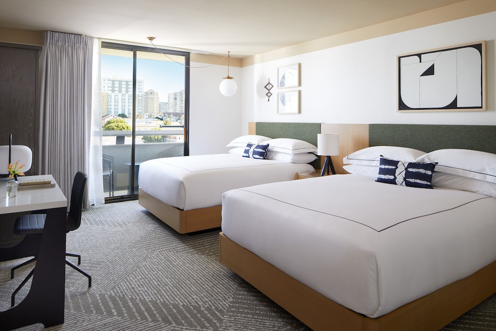 Room, 2 Queen Beds, Balcony