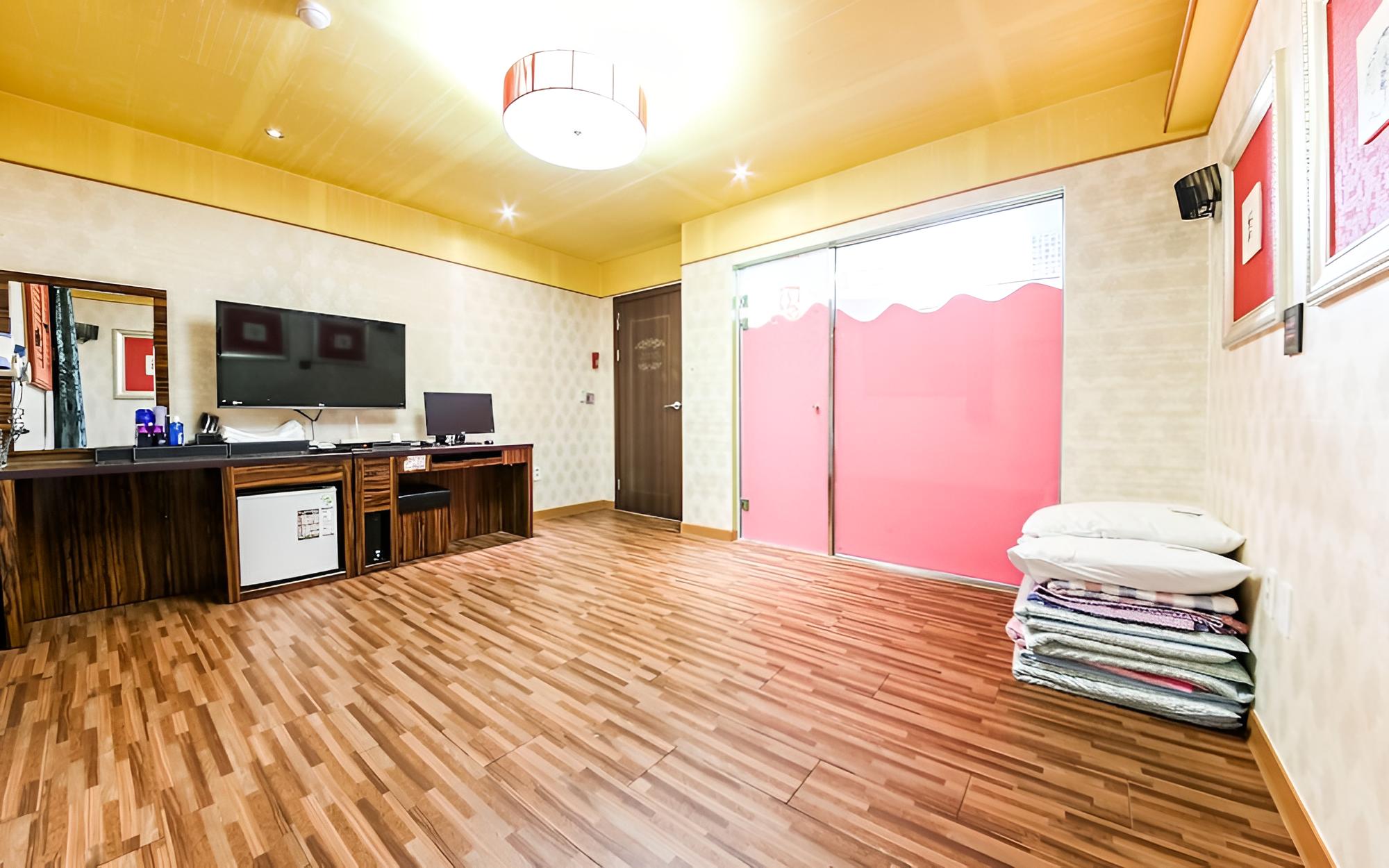 Room (Korean-style Ondol Room) photo 3