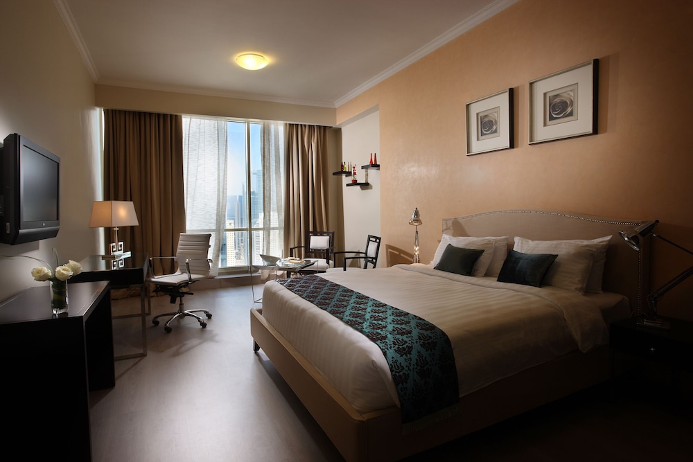 Grand Room, 1 King Bed - Photo 3