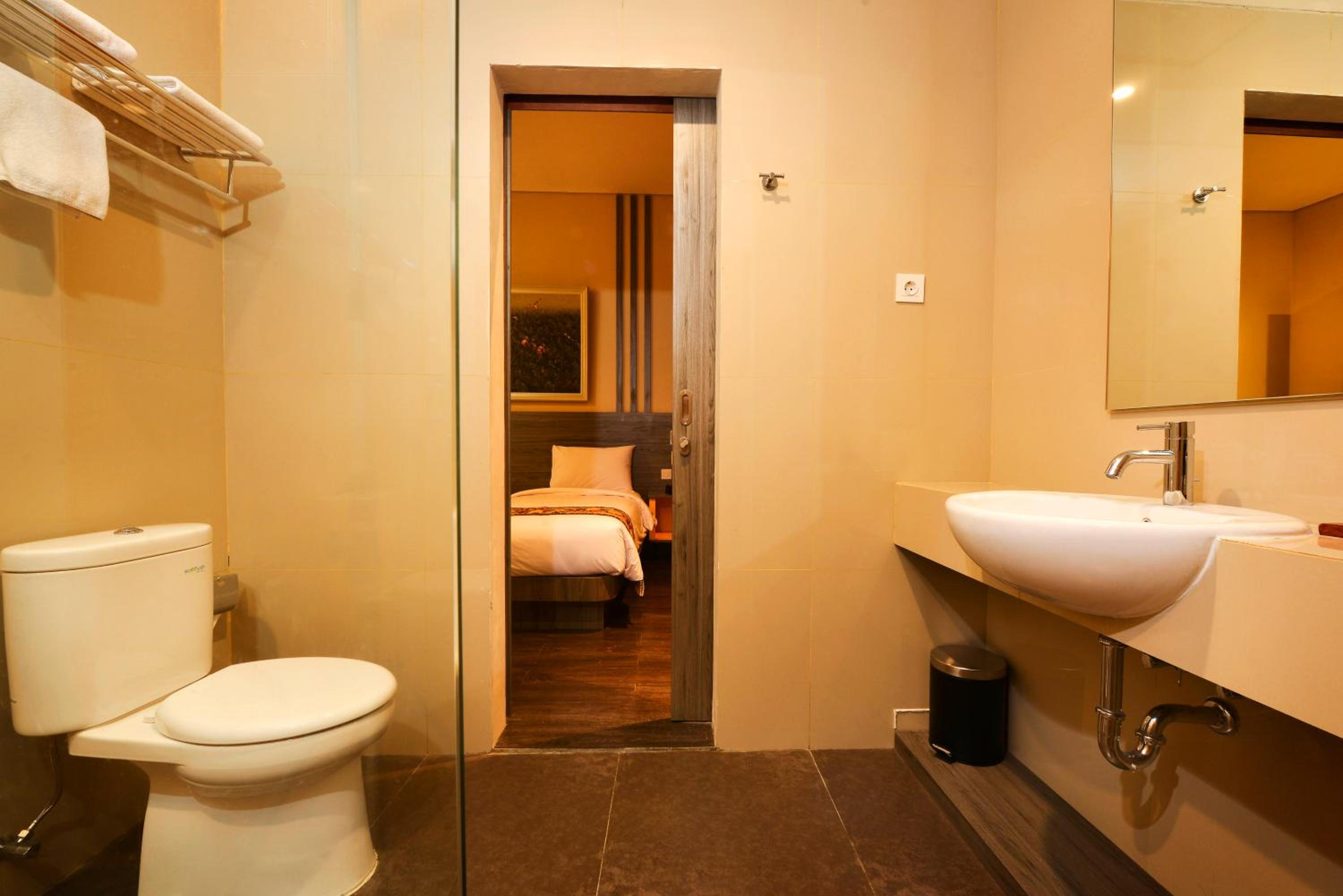 Double or Twin Room - Photo 4