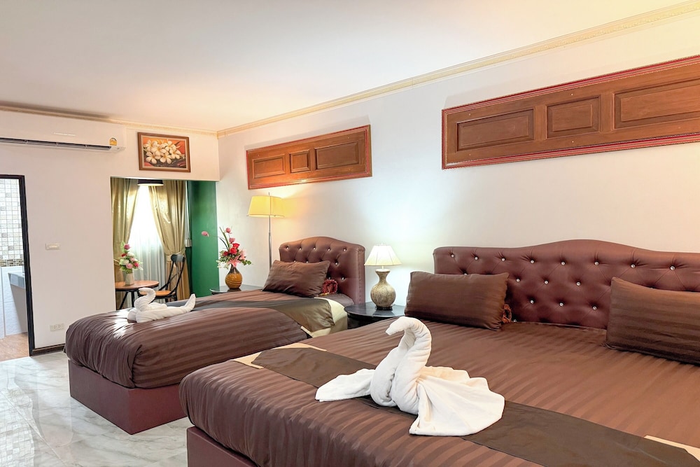 Deluxe King Room - Photo 1