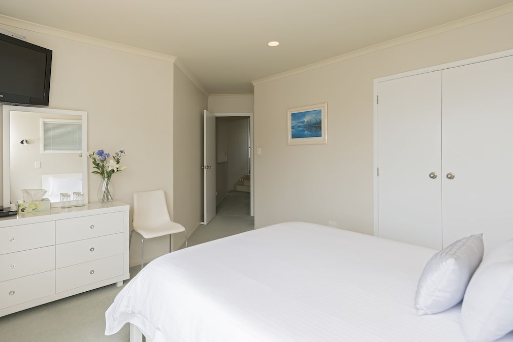 Premium Room, 1 Queen Bed, Ensuite photo 2