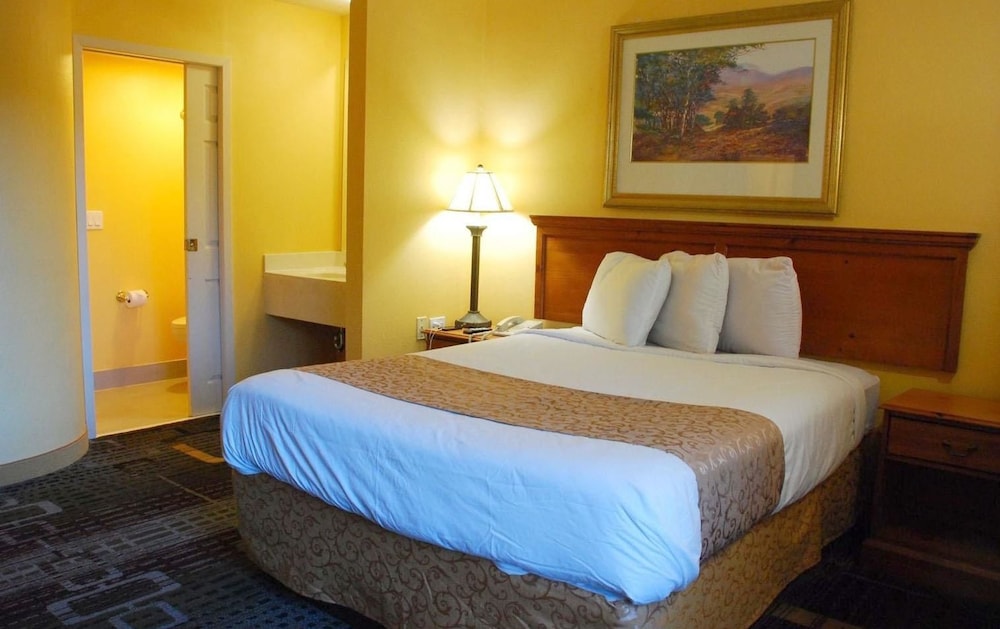 Room, 1 Queen Bed - Photo 2
