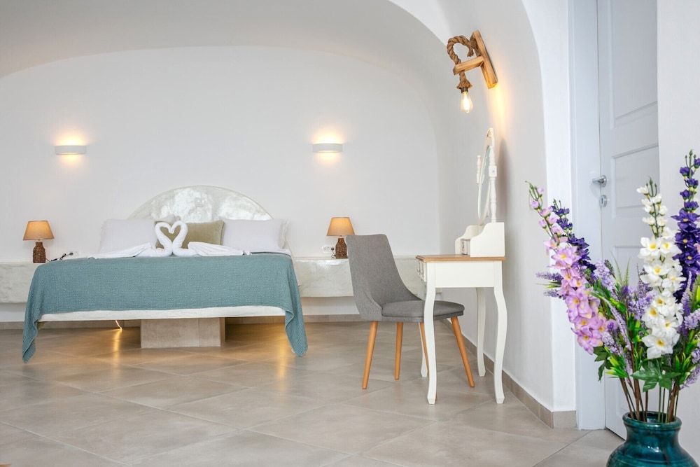 Panoramic Cave Suite, Jetted Tub, Sea View & Sunset View