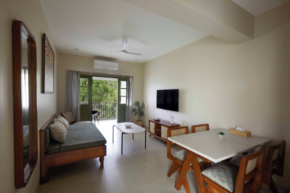 Suite, 1 Bedroom, Non Smoking, Poolside