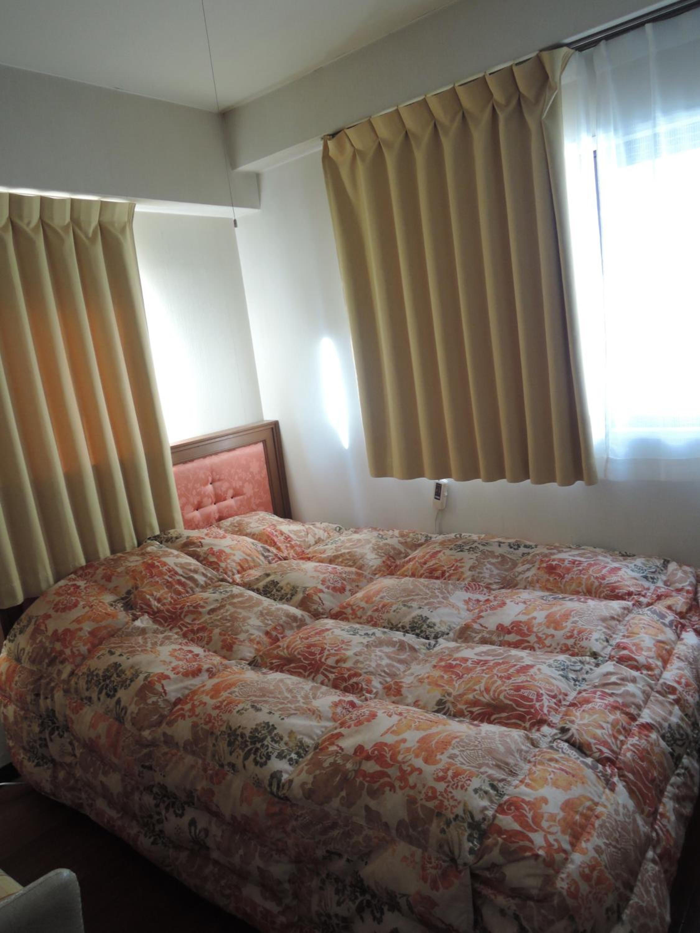 Single Room with Shared Bathroom