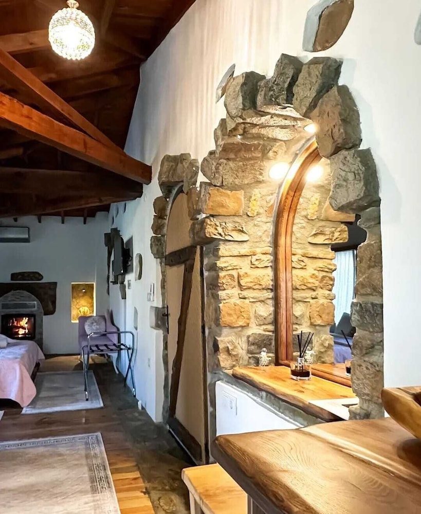 Honeymoon Studio photo 3