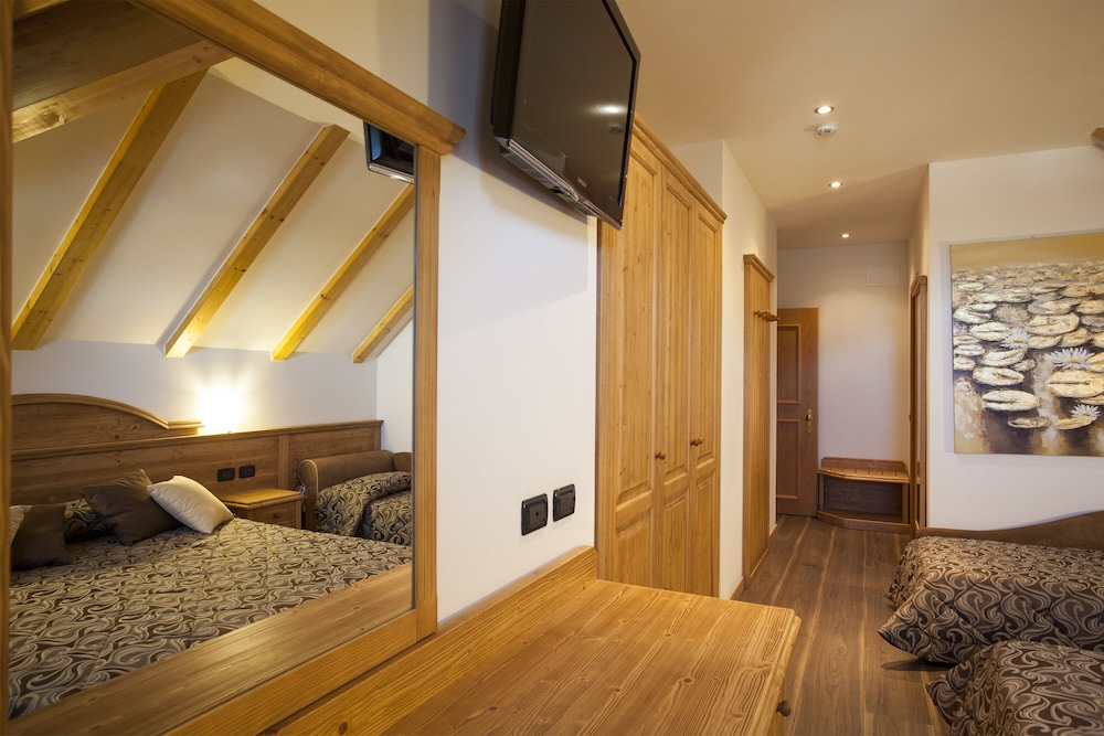 Superior Triple Room photo 3