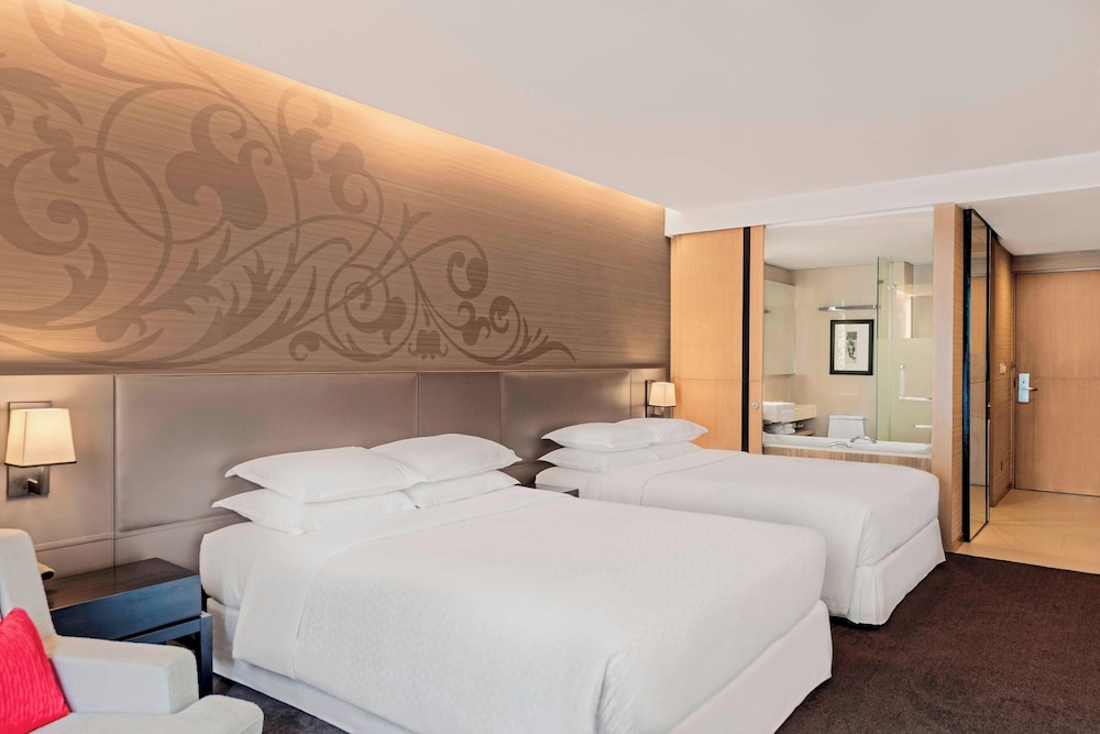 Deluxe Room, 2 Queen Beds photo 3