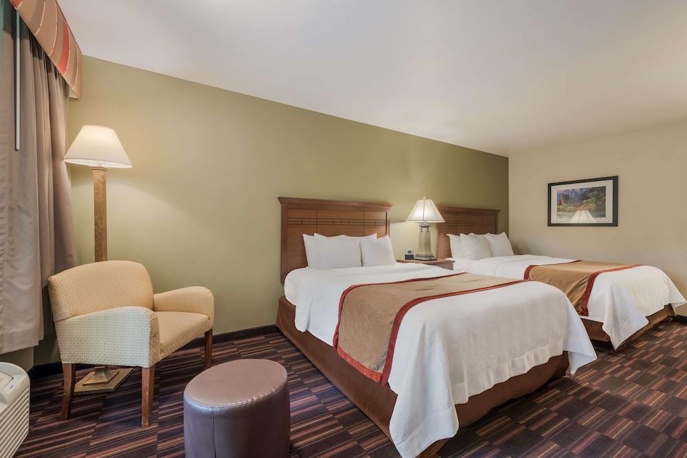 Standard Room, 2 Queen Beds, Non Smoking, Refrigerator & Microwave photo 2