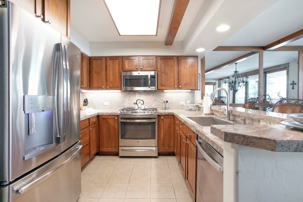 Condo, 2 Bedrooms 2 Bathrooms (Platinum 1000 Square Foot Condominium) - Photo 4