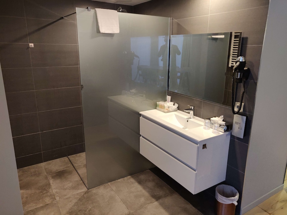 Standard Room, 2 Twin Beds, Non Smoking - Photo 26