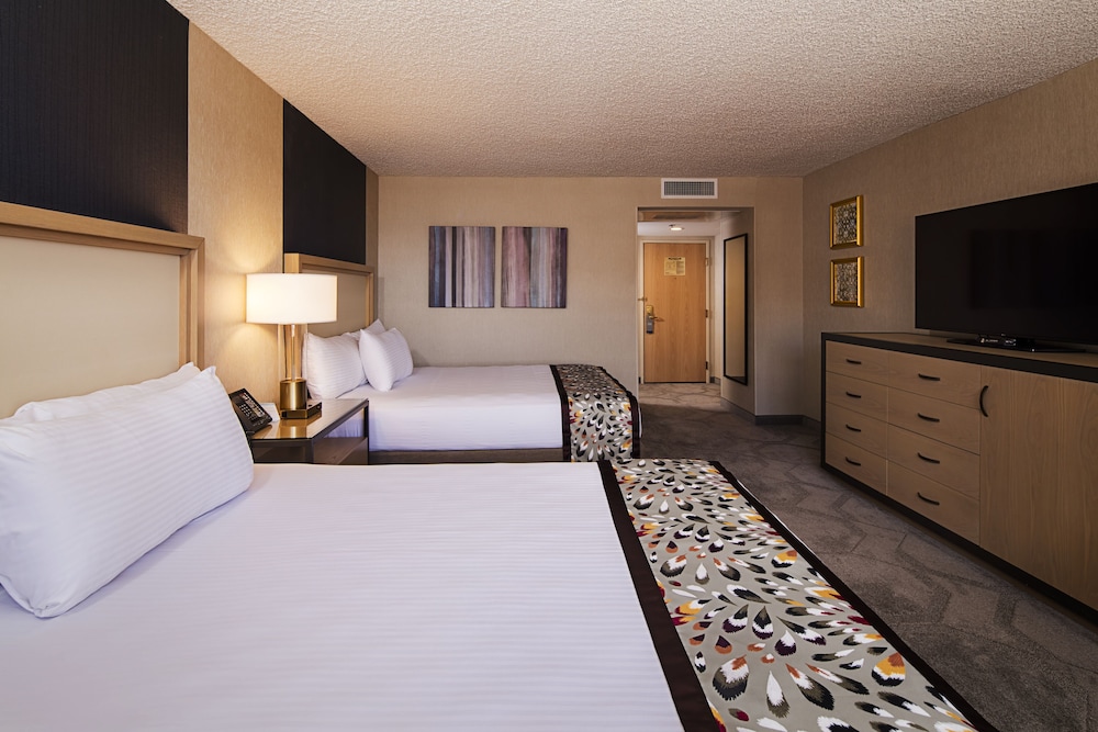 Classic Room, 1 King Bed, Non Smoking - Photo 4