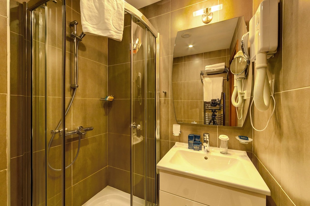 Executive Suite - Photo 8