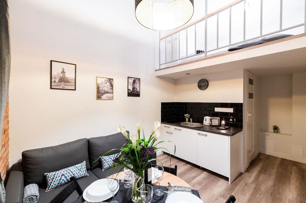 Apartment (D18)