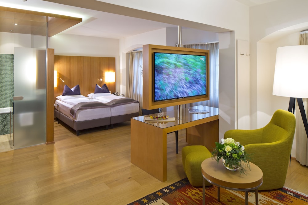 Suite Maximilian with 2 Bathrooms - Photo 1