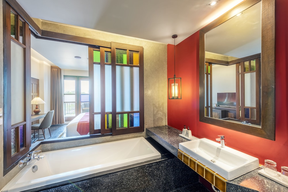Deluxe Room, 1 King Bed, Pool View - Photo 2