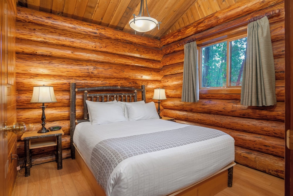 Cabin, Pets Allowed photo 1