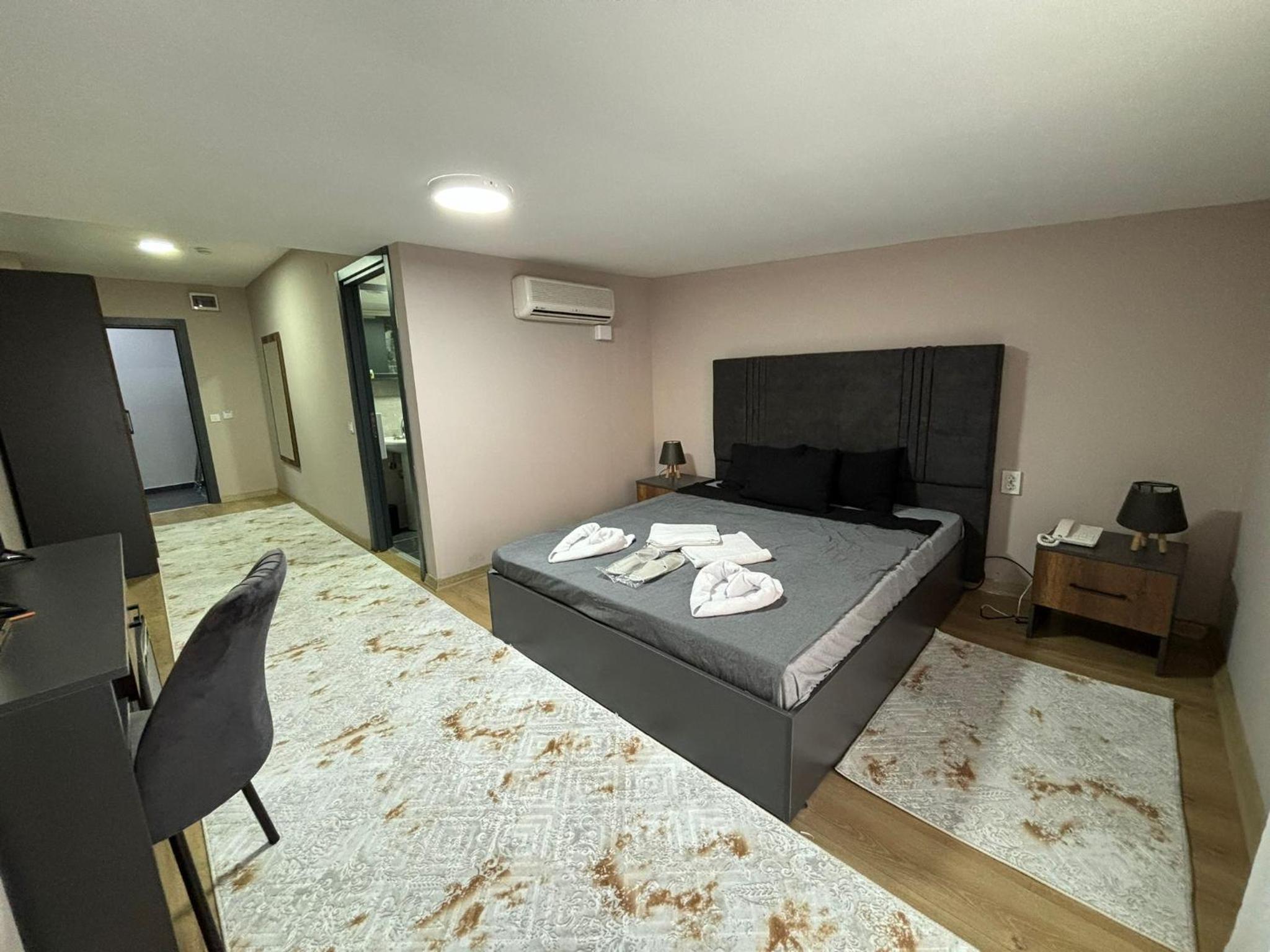 Budget Double Room - Photo 5