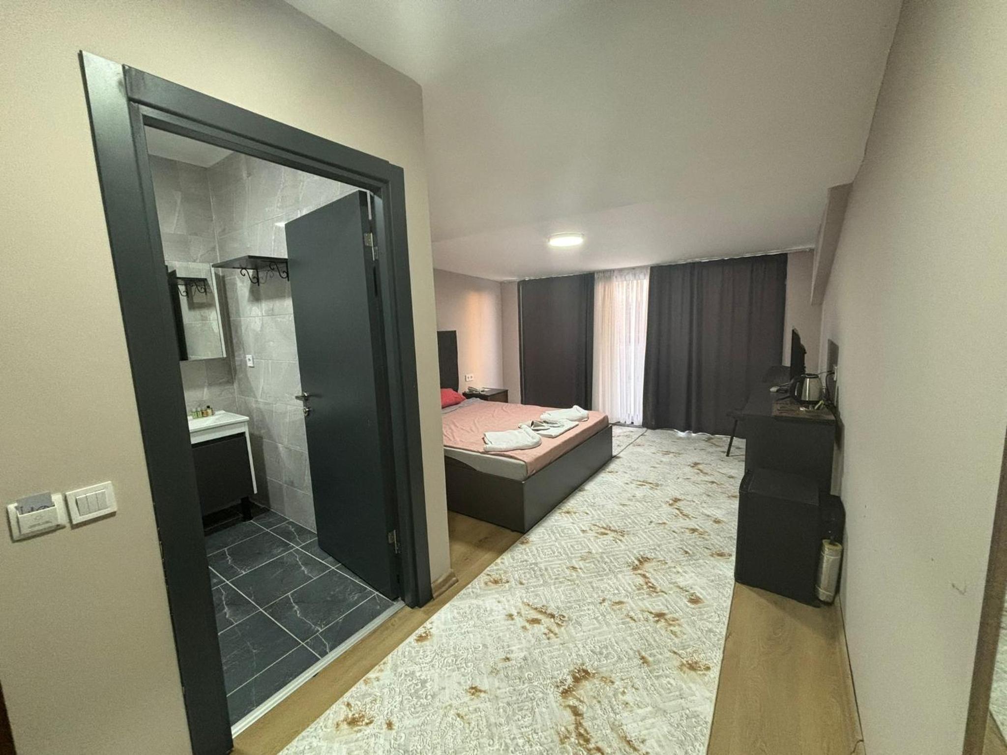 Budget Double Room - Photo 3