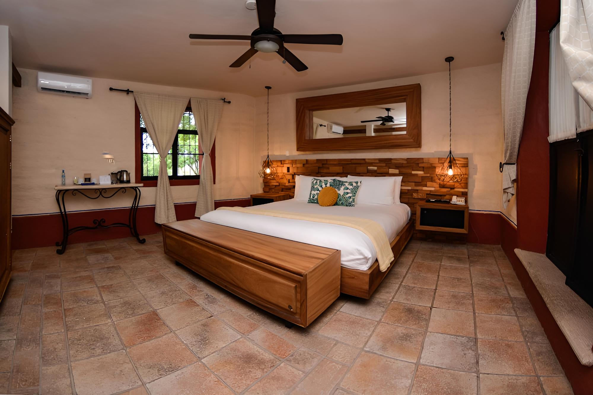 Room, Courtyard View photo 1